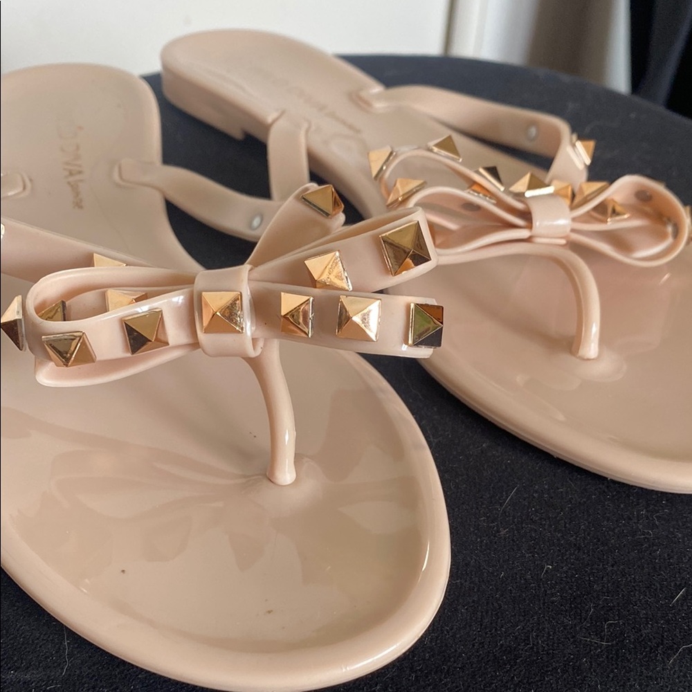 DIVA Lounge Cream and Gold Sandals with Bow and Studs